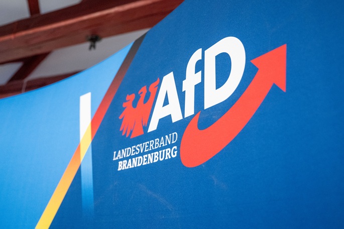 Tuhannet Saksassa mielenosoittivat AfD:n vaalivoiton jälkeen 2 Tuhannet Saksassa mielenosoittivat AfD:n vaalivoiton jälkeen 1