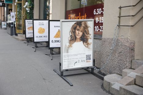Plastic Surgery Centerin klinikoilla torstaina – valkoinen Ferrari poistui paikalta 6 Plastic Surgery Centerin klinikoilla torstaina – valkoinen Ferrari poistui paikalta 5