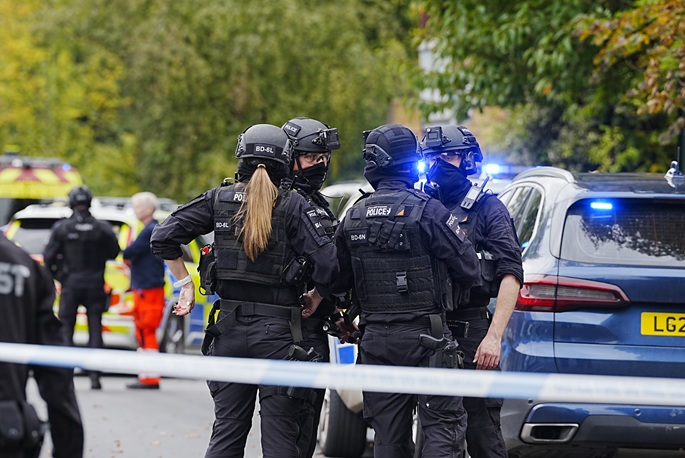 Yhdysvallat antavat turvallisuusvaroituksen Yhdistyneelle kuningaskunnalle terroriepäilyjen vuoksi RAF Fairfordin lähellä 2 Yhdysvallat antavat turvallisuusvaroituksen Yhdistyneelle kuningaskunnalle terroriepäilyjen vuoksi RAF Fairfordin lähellä 1