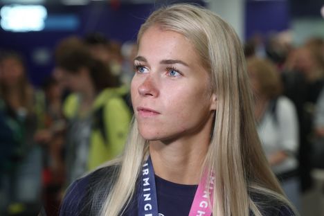 Valmentaja Tommi Vitikainen väitti somessa: ohjasi Alisa Vainiota jalkapallosta juoksun pariin 1