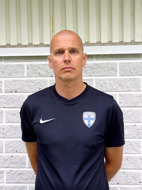 Valmentaja Tommi Vitikainen väitti somessa: ohjasi Alisa Vainiota jalkapallosta juoksun pariin 3