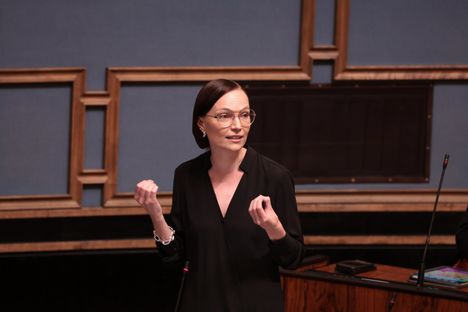 Vasemmistoliitto kysyy hallitukselta Suomen ja Israelin puolustusyhteistyön yksityiskohtia 1 Minja Koskela (vas) pitää Suomen linjaa häpeällisenä. Kuva: Kimmo Taskinen / HS