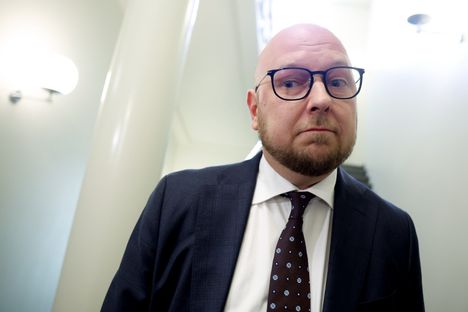 Velkajarru kohtaa laajaa kritiikkiä – oppositiopuolueet pysyvät sopimuksessa 2 Sdp:n Joona Räsänen sanoo, että hallitus tiputti syksyllä hanskat.