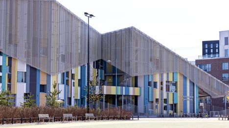 Väkivalta Helsingin Kalasataman koulussa: Äiti teki rikosilmoituksen, poliisi tutkii 1