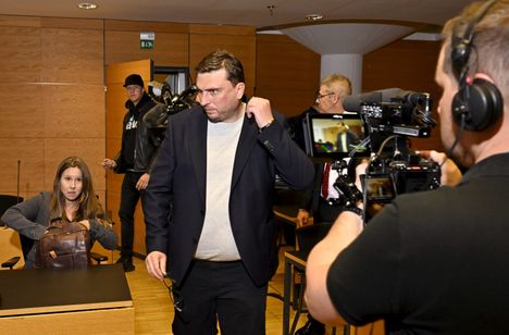 Hovioikeus kumosi tuomion: Eagle S -aluksen kaapelijupakka palaa käräjäoikeuteen 5