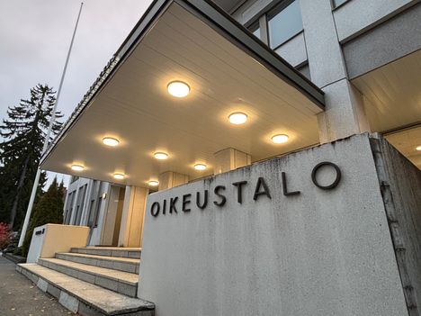 49-vuotiasta lähihoitajanaista syytetään miesystävänsä taposta Etelä-Pohjanmaan käräjäoikeudessa 6 49-vuotiasta lähihoitajanaista syytetään miesystävänsä taposta Etelä-Pohjanmaan käräjäoikeudessa 5