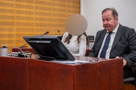 49-vuotiasta lähihoitajanaista syytetään miesystävänsä taposta Etelä-Pohjanmaan käräjäoikeudessa 2 49-vuotiasta lähihoitajanaista syytetään miesystävänsä taposta Etelä-Pohjanmaan käräjäoikeudessa 1