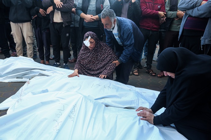 Israelin pommituksissa kuoli seitsemän Gazan kaistalla 2 Israelin pommituksissa kuoli seitsemän Gazan kaistalla 1