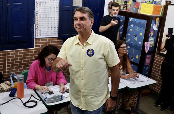 Flavio Bolsonaro saapui Floridaan Brasilian vaalitappion jälkeen 1