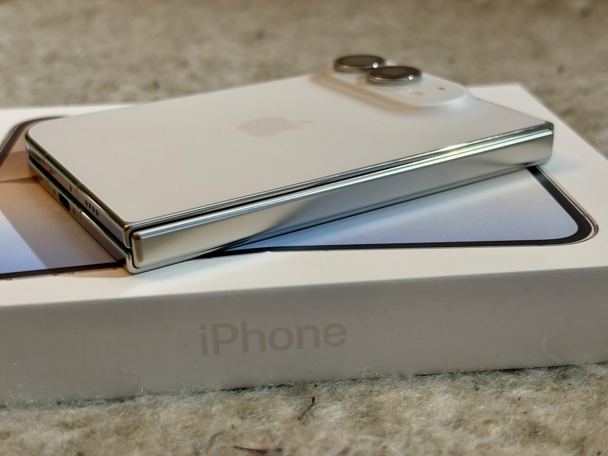 Ensituntumat taittuvasta iPhone Duosta: Applen uutuus on onnistunut mutta vaatii myös uuteen tottumista 16 Ensituntumat taittuvasta iPhone Duosta: Applen uutuus on onnistunut mutta vaatii myös uuteen tottumista 15
