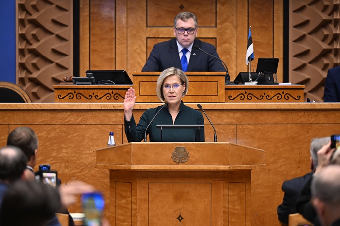 Viron uusi presidentti vannoi virkavalan ja saapuu Suomeen keskiviikkona 2 Viron uusi presidentti vannoi virkavalan ja saapuu Suomeen keskiviikkona 1