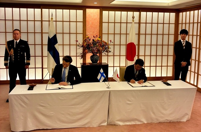 Suomi ja Japani solmivat uuden puolustusyhteistyösopimuksen 2 Suomi ja Japani solmivat uuden puolustusyhteistyösopimuksen 1