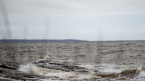 Kaksi ihmistä pelastettiin helikopterilla uppoamaisillaan olleesta veneestä Hangon edustalla 2 Kaksi ihmistä pelastettiin helikopterilla uppoamaisillaan olleesta veneestä Hangon edustalla 1