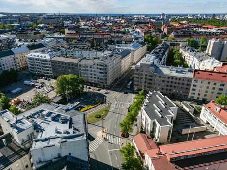 Länsiratikat-projekti aloitti tänä vuonna rakennustyöt muun muassa Töölön Runeberginkadulla. Kuvan Topeliuksenkadun-risteysalueella töiden on määrä alkaa vasta ensi vuonna.