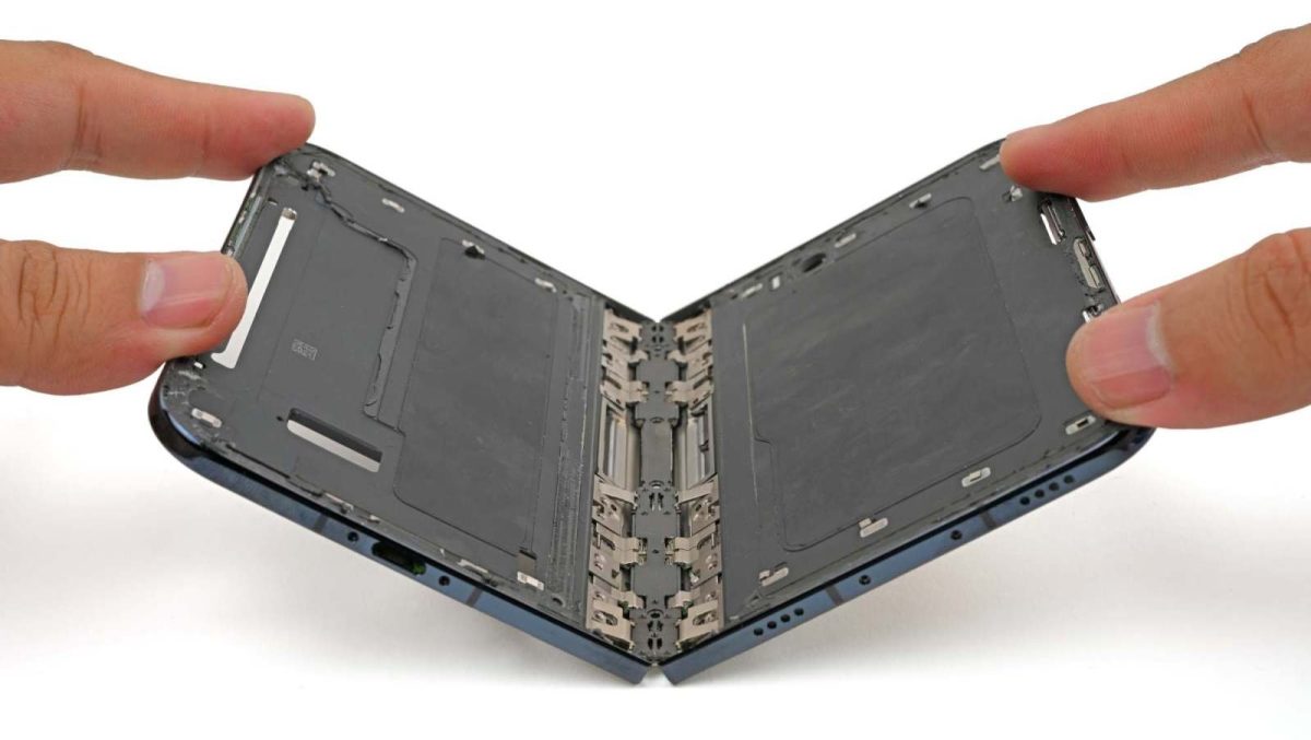 iFixit purki iPhone Duon – raportoituihin taittuvan näytön vaurioihin löytyi mahdollinen syy 8 iFixit purki iPhone Duon – raportoituihin taittuvan näytön vaurioihin löytyi mahdollinen syy 7