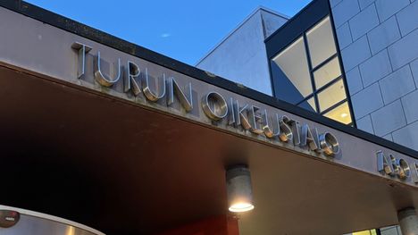 Raisiolainen vanhemmuuspari tuomittiin vauvan pahoinpitelystä 2 Raisiolainen vanhemmuuspari tuomittiin vauvan pahoinpitelystä 1