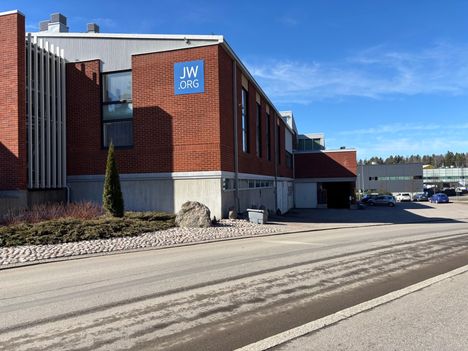 Jehovan todistajat lieventävät verensiirtokieltoa – vanha käytäntö on aiheuttanut lapsien huostaanottoja sairaaloissa 7
