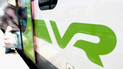 Junaliikenne keskeytyi Tikkurilan ja Keravan välillä henkilöonnettomuuden vuoksi 2 Junaliikenne keskeytyi Tikkurilan ja Keravan välillä henkilöonnettomuuden vuoksi 1