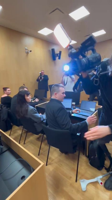 Kari Uoti tönäisi IS:n kuvaajaa: ”Mene helvettiin siitä” 2 Kari Uoti tönäisi IS:n kuvaajaa: ”Mene helvettiin siitä” 1