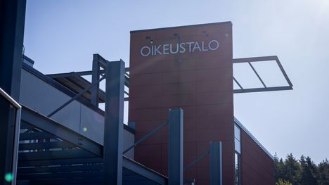 Kassavalvoja maksoi kahdesta lihapasteijasta 39 senttiä – menetti työpaikkansa 2 Kassavalvoja maksoi kahdesta lihapasteijasta 39 senttiä – menetti työpaikkansa 1
