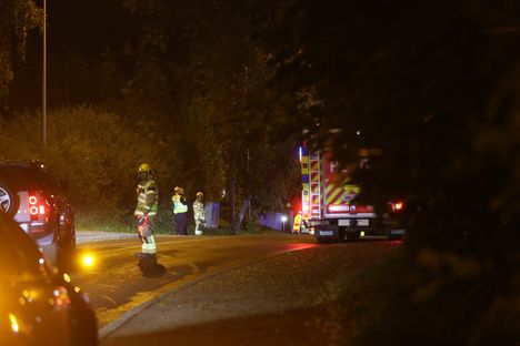 Kaukolämpöputki hajosi Helsingin Jollaksessa – tulikuumaa vettä tulvi kadulle 4 Kaukolämpöputki hajosi Helsingin Jollaksessa – tulikuumaa vettä tulvi kadulle 3
