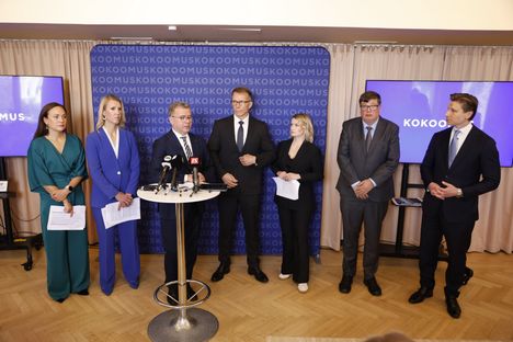 Kokoomus julkisti 9 miljardin euron leikkauslistan: ei verojen korotuksia 2 Kokoomus julkisti 9 miljardin euron leikkauslistan: ei verojen korotuksia 1