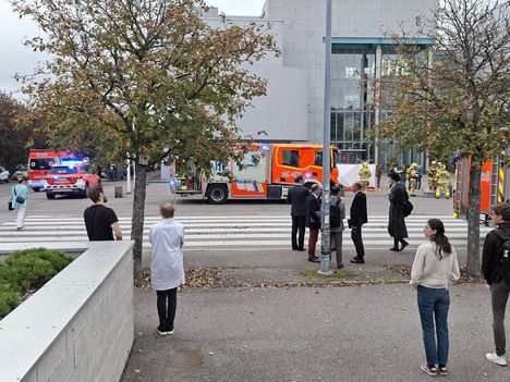 Pieni vaarallisen aineen onnettomuus Helsingin yliopiston laboratoriossa 2 Pieni vaarallisen aineen onnettomuus Helsingin yliopiston laboratoriossa 1