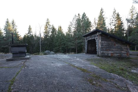 Rappiostriimaajaa epäillään laavupalon sytyttämisestä Kirkkonummella 1