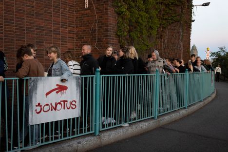 Lukiolaiset pettyivät Linnanmäen iik!weekiin: pitkä jonotus ja kallit liput 6 Lukiolaiset pettyivät Linnanmäen iik!weekiin: pitkä jonotus ja kallit liput 5