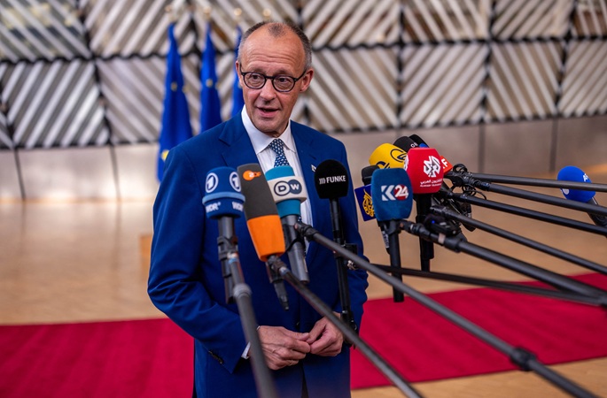 Merz vaatii Ukrainan tukemiseen lisärahoitusta EU-tapaamisessa 1