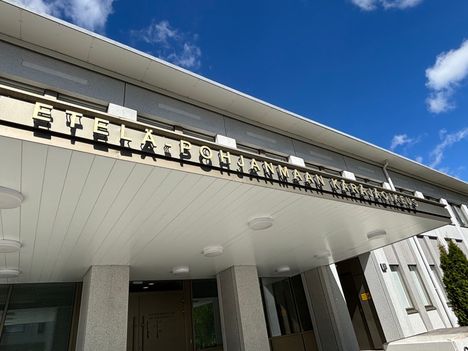 Mies tuomittiin 2 vuotta 8 kk vankeuteen naistoverenpaineen aiheuttaneesta kuolemasta Vaasassa 4 Mies tuomittiin 2 vuotta 8 kk vankeuteen naistoverenpaineen aiheuttaneesta kuolemasta Vaasassa 3