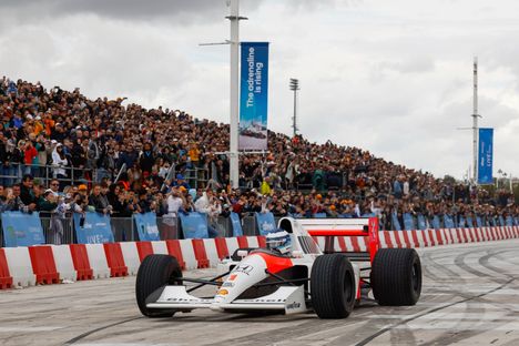 Mika Häkkinen ajoi Ayrton Sennan McLarenia Kreikassa 10 Mika Häkkinen ajoi Ayrton Sennan McLarenia Kreikassa 9