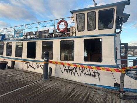 M/S Pyhäjärvellä syttyi tulipalo Lahden satamassa 2 M/S Pyhäjärvellä syttyi tulipalo Lahden satamassa 1