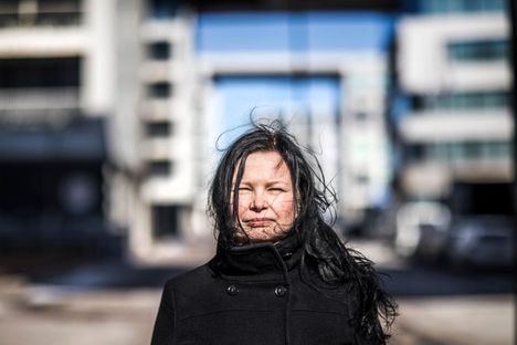 MTV:n palkittua rikostoimittajaa Rebekka Härköstä syytetään avunannosta salassapitorikokseen 1