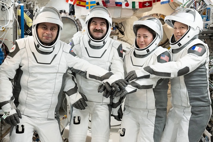 Nasan SpaceX Crew-12 -miehistö irtautui ISS:stä paluumatkalle Maahan 1