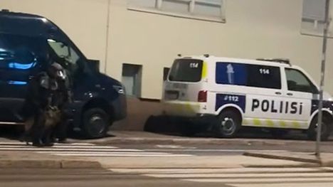 Poliisi pidätti henkilön Helsingin Hämeentiellä henkirikoksen uhkan vuoksi 2 Poliisi pidätti henkilön Helsingin Hämeentiellä henkirikoksen uhkan vuoksi 1