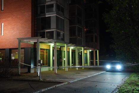 Poliisi tutkii laukauksia Kiimingin keskustassa 2 Poliisi tutkii laukauksia Kiimingin keskustassa 1