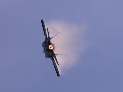 Presidentti Stubb vastaanotti F-35-hävittäjät Rovaniemellä 3