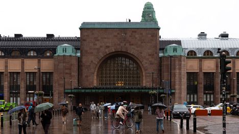 Puukkohyökkäys Helsingin päärautatieaseman ravintolassa – tutkitaan tapon yrityksenä 1