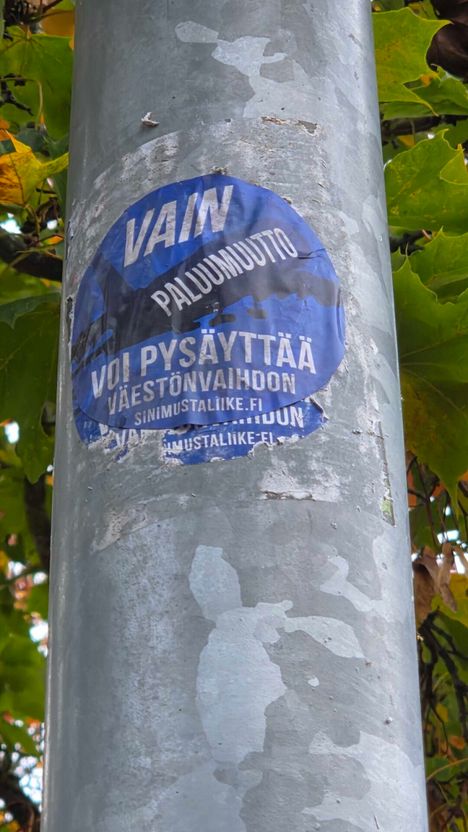 Rasistisia tarroja leviää kouluihin – poliisi laatii tilannekuvaa 2 Rasistisia tarroja leviää kouluihin – poliisi laatii tilannekuvaa 1