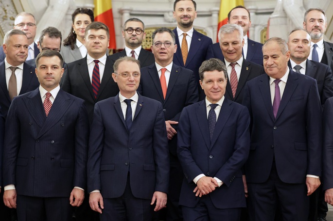 Romanian parlamentti hyväksyi Luca Niculescun hallituksen 1