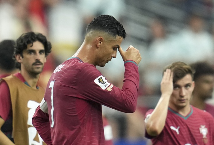 Ronaldo lähti Portugalin maajoukkueen leiriltä ennen Tanska-ottelua 2 Ronaldo lähti Portugalin maajoukkueen leiriltä ennen Tanska-ottelua 1