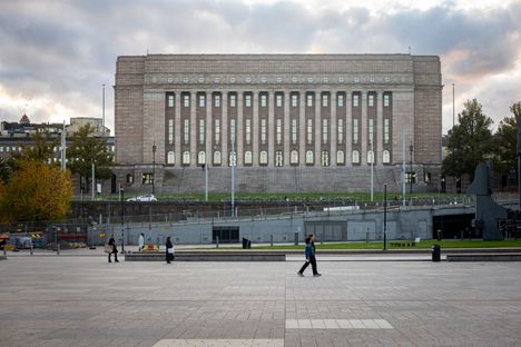Ryhmäjohtajia varoitettiin salaisessa kokouksessa mahdollisesta kansanedustajien koteihin tunkeutumisesta 1