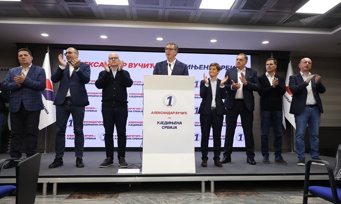 Serbian president Vucic myöntää vaalituloksen, opiskelijaliikkeen johto ilmoittaa voitosta 2 Serbian president Vucic myöntää vaalituloksen, opiskelijaliikkeen johto ilmoittaa voitosta 1