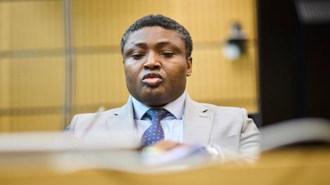 Simon Ekpa sai neljän vuoden vankeustuomion terroririkoksista 2 Simon Ekpa sai neljän vuoden vankeustuomion terroririkoksista 1