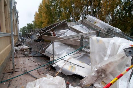 Tiistaina vaarallisen kova tuuli: sähkökatkot ja tuulivahingot todennäköisiä 3