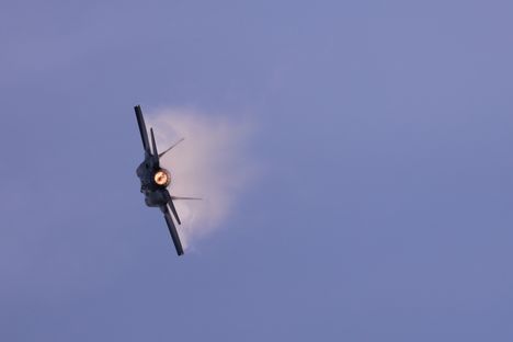 Tältä näytti, kun F-35-hävittäjä lensi Rovaniemen taivaalla 2 Tältä näytti, kun F-35-hävittäjä lensi Rovaniemen taivaalla 1