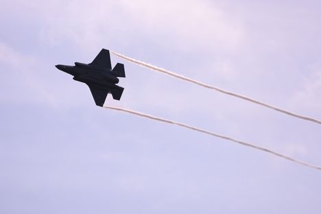 Tältä näytti, kun F-35-hävittäjä lensi Rovaniemen taivaalla 4 Tältä näytti, kun F-35-hävittäjä lensi Rovaniemen taivaalla 3