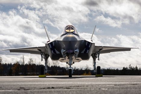 Tältä näytti, kun F-35-hävittäjä lensi Rovaniemen taivaalla 16 Tältä näytti, kun F-35-hävittäjä lensi Rovaniemen taivaalla 15