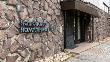 Hovioikeus kumosi käräjäoikeuden tuomion: Täysi-ikäinen mies vapautui syytteestä 14-vuotiaan kanssa käydystä seksistä 2 Hovioikeus kumosi käräjäoikeuden tuomion: Täysi-ikäinen mies vapautui syytteestä 14-vuotiaan kanssa käydystä seksistä 1